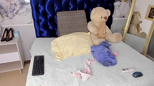 TANISHA HILL online show from November 27, 7:38 pm