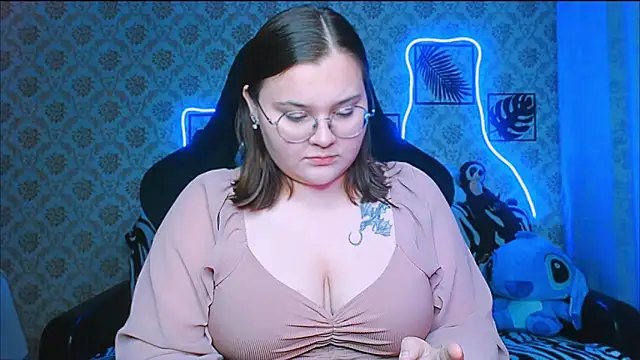 Snapshot of InLoveWithLife26 chatting on October 5, 7:34 pm InLoveWithLife26 online show from October 5, 7:34 pm