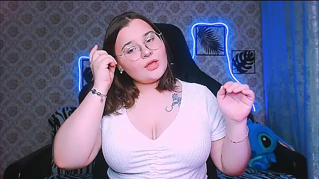 Snapshot of InLoveWithLife26 chatting on October 15, 7:25 pm InLoveWithLife26 online show from October 15, 7:25 pm