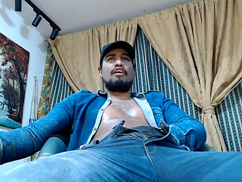 Snapshot of ElCaballeroNegro24 chatting on October 4, 10:52 pm ElCaballeroNegro24 online show from October 4, 10:52 pm