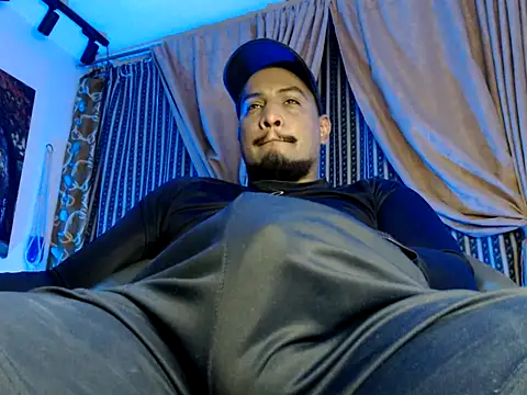 Snapshot of ElCaballeroNegro24 chatting on October 25, 7:08 pm ElCaballeroNegro24 online show from October 25, 7:08 pm