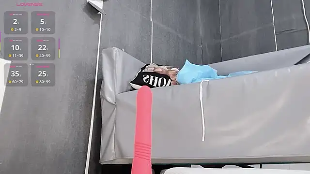 Snapshot of K1oO chatting on November 14, 11:57 pm K1oO online show from November 14, 11:57 pm