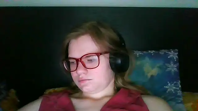 Moonolighta online show from October 9, 7:28 am