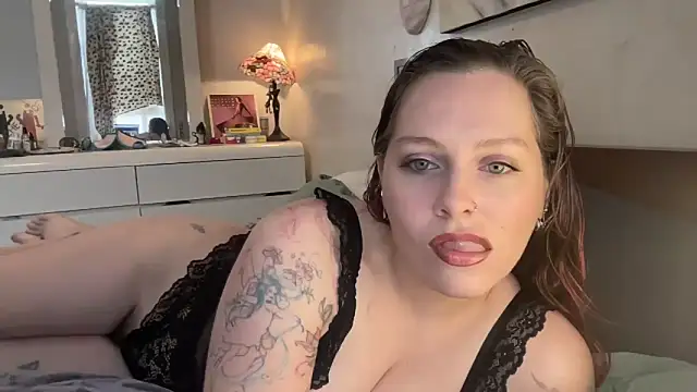 strawberrylemonadexoxo online show from October 29, 7:04 pm