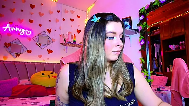 Snapshot of Anny_Hurtado chatting on September 24, 6:28 am Anny Hurtado online show from September 24, 6:28 am