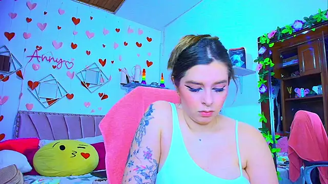 Snapshot of Anny_Hurtado chatting on October 2, 8:21 am Anny Hurtado online show from October 2, 8:21 am