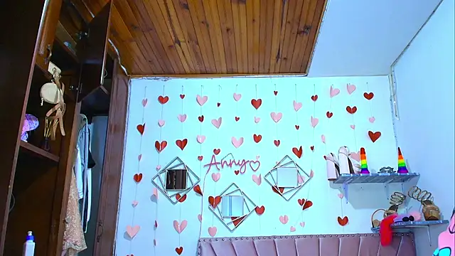 Snapshot of Anny_Hurtado chatting on October 9, 8:34 am Anny Hurtado online show from October 9, 8:34 am