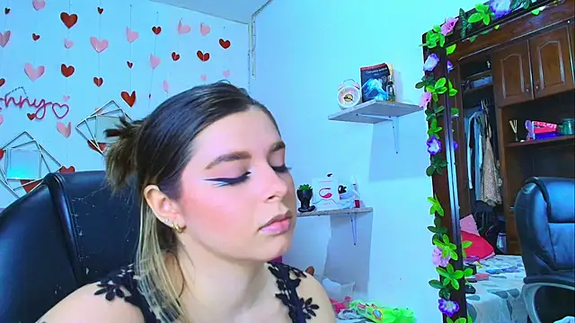 Snapshot of Anny_Hurtado chatting on October 15, 7:41 am Anny Hurtado online show from October 15, 7:41 am