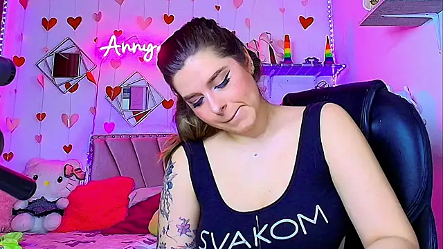 Snapshot of Anny_Hurtado chatting on October 18, 8:15 am Anny Hurtado online show from October 18, 8:15 am