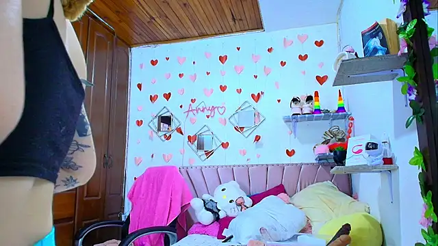 Snapshot of Anny_Hurtado chatting on November 14, 5:28 am Anny Hurtado online show from November 14, 5:28 am