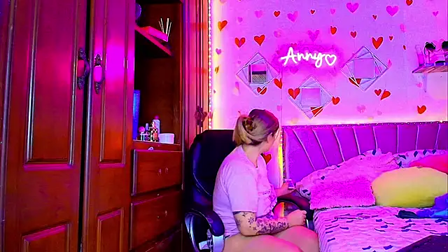 Snapshot of Anny_Hurtado chatting on December 16, 6:29 am Anny Hurtado online show from December 16, 6:29 am