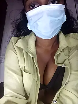 Snapshot of MickMicky chatting on October 25, 1:35 am MickMicky online show from October 25, 1:35 am