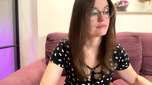 mia shine bright wow online show from September 27, 3:55 am