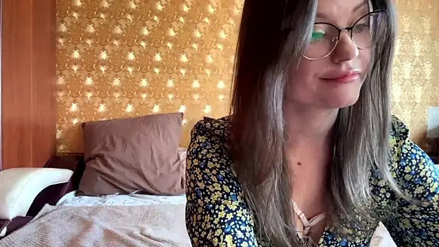 mia shine bright wow online show from November 9, 6:01 am