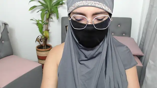 jade nassar online show from September 23, 9:07 pm