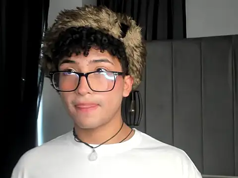 Snapshot of Valentin0_3 chatting on October 26, 7:53 pm Valentin0 3 online show from October 26, 7:53 pm