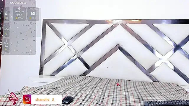 Snapshot of LadyandMaverick chatting on November 22, 5:06 am LadyandMaverick online show from November 22, 5:06 am