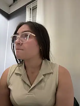 Alyha Cortes online show from November 5, 1:22 pm