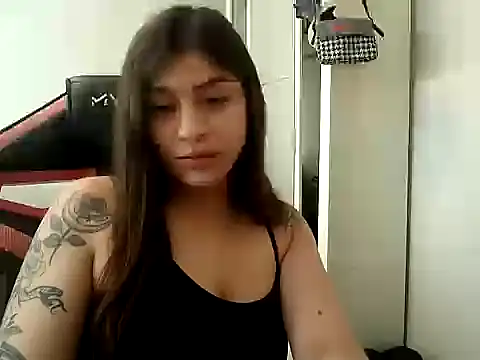 Snapshot of Becca_B chatting on November 14, 1:21 pm Becca B online show from November 14, 1:21 pm