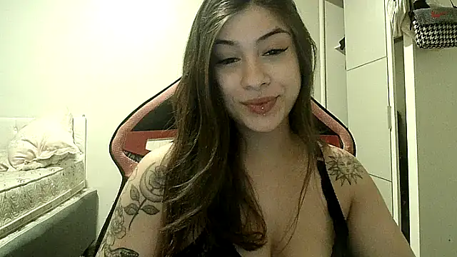 Snapshot of Becca_B chatting on November 15, 10:37 pm Becca B online show from November 15, 10:37 pm