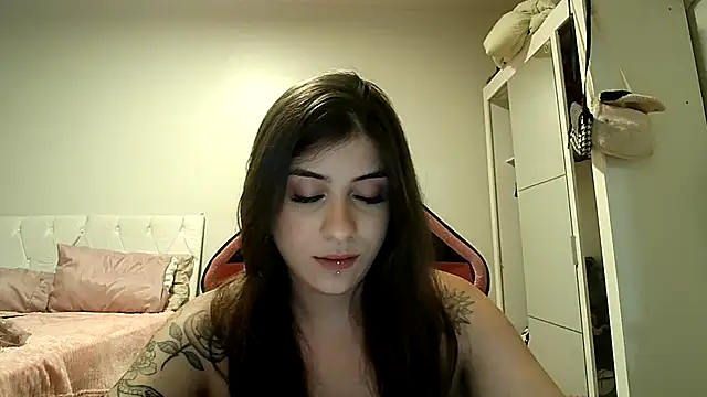 Snapshot of Becca_B chatting on December 17, 3:56 am Becca B online show from December 17, 3:56 am