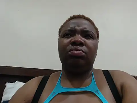 Snapshot of VoluptuousXX5 chatting on September 10, 4:23 am VoluptuousXX5 online show from September 10, 4:23 am