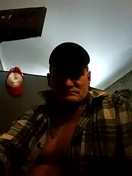 Snapshot of Matiasm7777 chatting on December 17, 8:20 am Matiasm7777 online show from December 17, 8:20 am