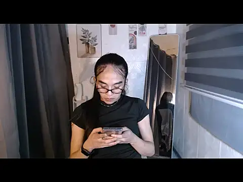 LauraSoHot online show from September 27, 7:57 am