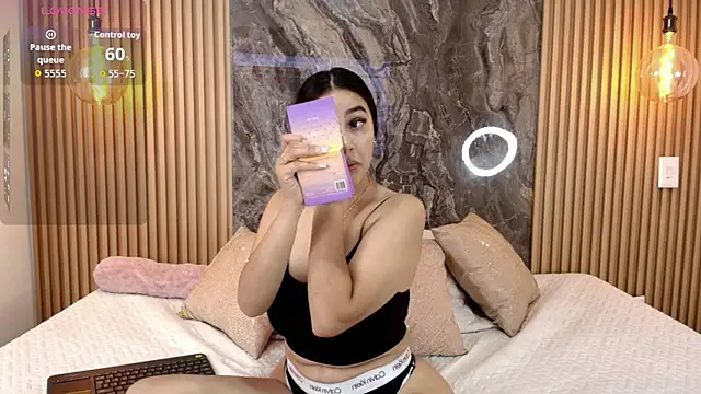 Snapshot of Alana-Jones chatting on October 28, 1:25 pm Alana-Jones online show from October 28, 1:25 pm