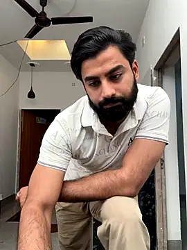 Snapshot of hottestboy03 chatting on October 28, 6:39 am hottestboy03 online show from October 28, 6:39 am