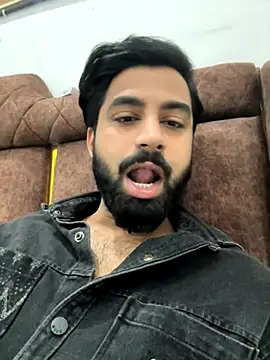 Snapshot of hottestboy03 chatting on November 25, 5:18 am hottestboy03 online show from November 25, 5:18 am