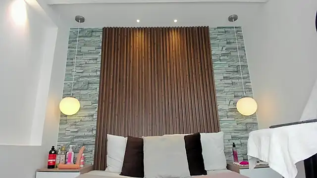 Snapshot of Miagomezx chatting on October 18, 9:59 pm Miagomezx online show from October 18, 9:59 pm