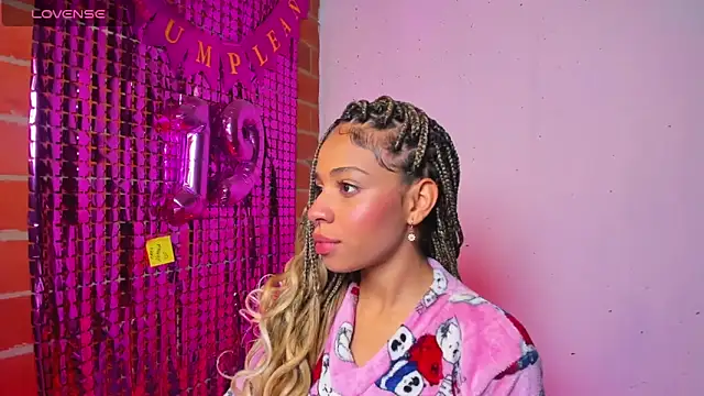 yumi hanna online show from October 3, 12:07 am