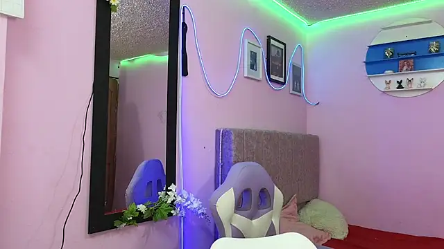 MiSofialeal online show from September 24, 8:01 pm