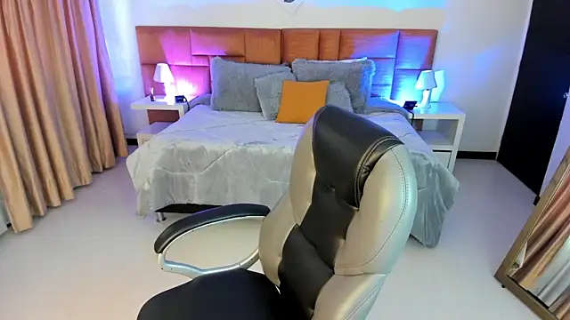 Catti Brie online show from September 18, 11:56 am