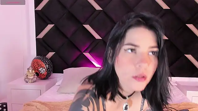 Snapshot of kate_cass chatting on October 17, 3:31 am kate cass online show from October 17, 3:31 am