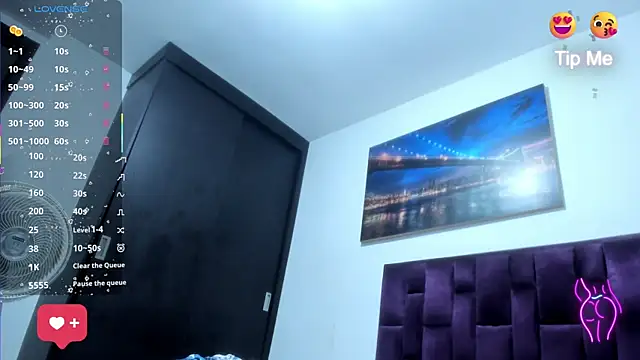 Alicia Whitee online show from October 13, 10:15 am