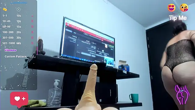 Alicia Whitee online show from October 14, 10:16 am