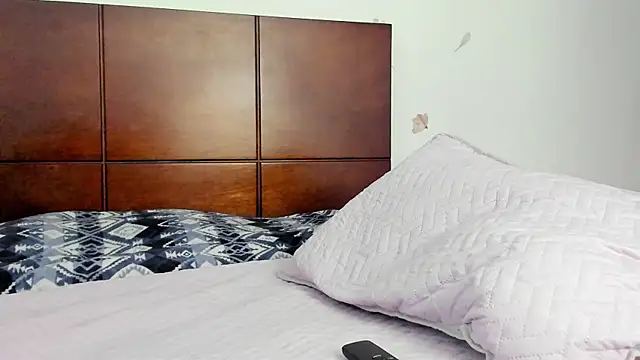 marie pourtoii online show from November 15, 12:52 am