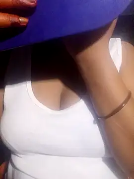 Snapshot of hottiebaba_01 chatting on October 13, 11:54 am hottiebaba 01 online show from October 13, 11:54 am