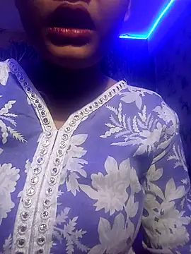 Snapshot of hottiebaba_01 chatting on December 14, 10:53 am hottiebaba 01 online show from December 14, 10:53 am