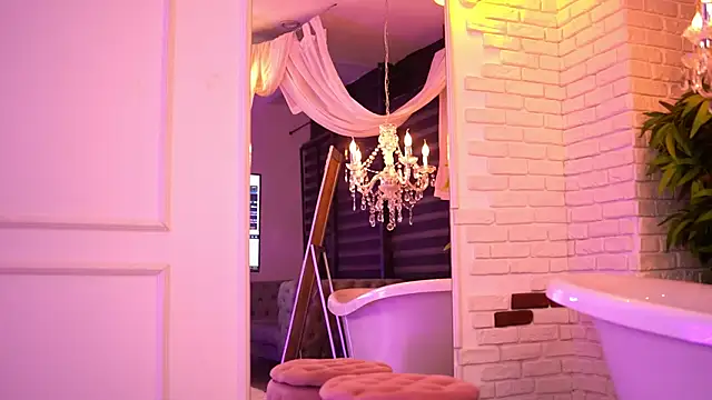 Snapshot of BellaNoirre chatting on September 9, 5:45 pm BellaNoirre online show from September 9, 5:45 pm