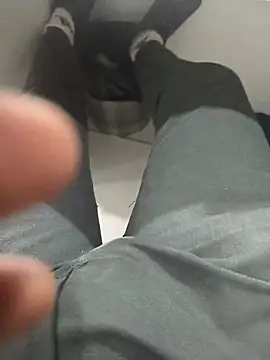 Snapshot of hotboy43339 chatting on September 12, 5:35 pm hotboy43339 online show from September 12, 5:35 pm