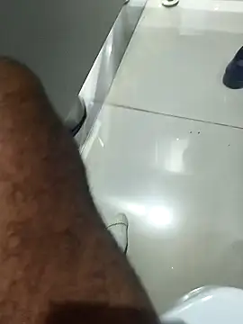 Snapshot of hotboy43339 chatting on September 30, 1:21 am hotboy43339 online show from September 30, 1:21 am