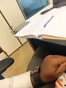 Snapshot of hotboy43339 chatting on October 10, 9:19 am hotboy43339 online show from October 10, 9:19 am