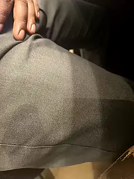 Snapshot of hotboy43339 chatting on October 27, 9:13 am hotboy43339 online show from October 27, 9:13 am