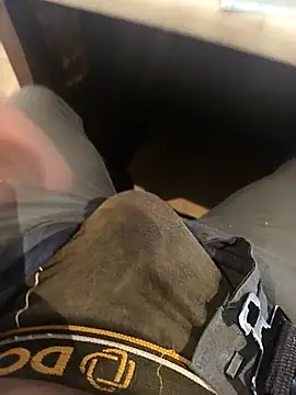 Snapshot of hotboy43339 chatting on November 30, 9:35 am hotboy43339 online show from November 30, 9:35 am