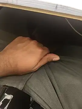 Snapshot of hotboy43339 chatting on December 3, 5:26 am hotboy43339 online show from December 3, 5:26 am