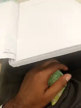 Snapshot of hotboy43339 chatting on December 5, 3:48 am hotboy43339 online show from December 5, 3:48 am