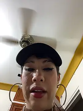 ZahaRose online show from November 5, 4:45 am